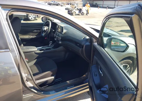 2024 Nissan Sentra Sv Xtronic Cvt z USA, uszkodzony, nr VIN 3N1AB8CV0RY222886